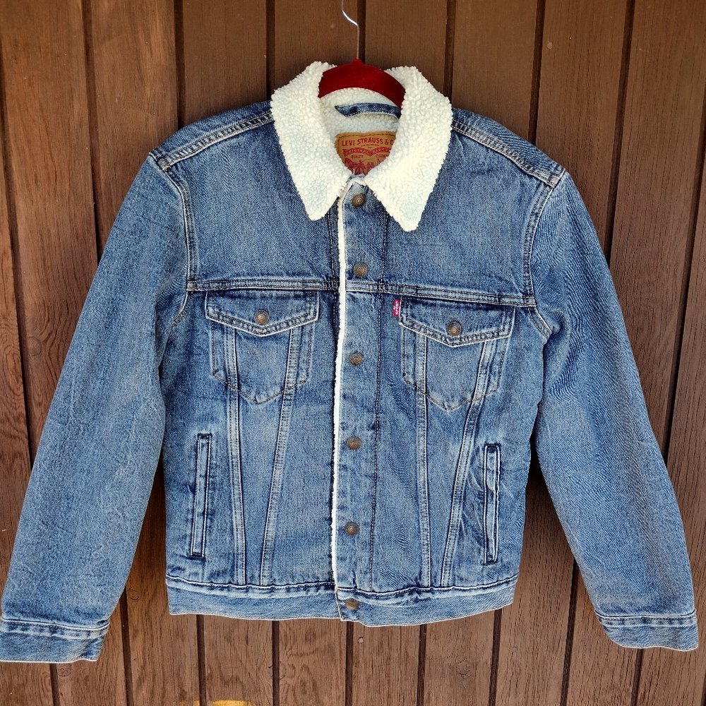 🌎Levi's || Vintage Fit Sherpa Lined Trucker Jacket - Picture 1 of 14